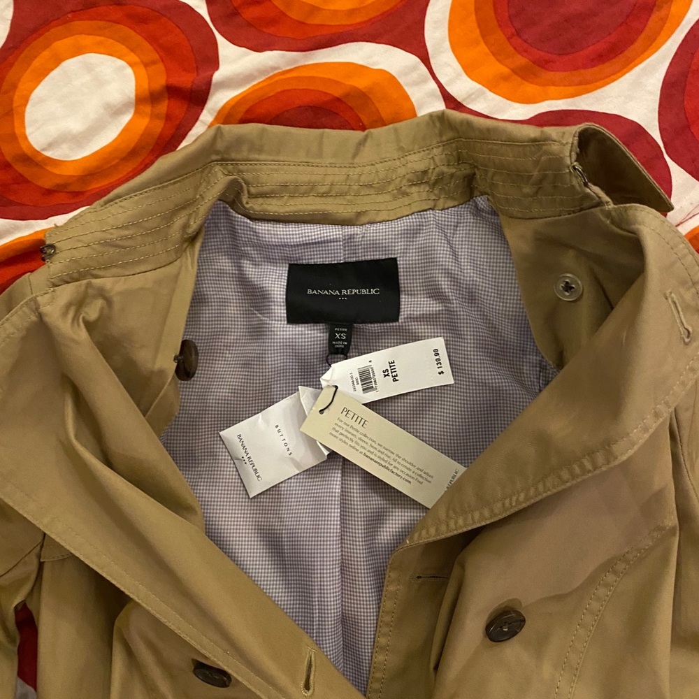 NWT- Banana Republic Classic Tan Trench - Picture 5 of 10